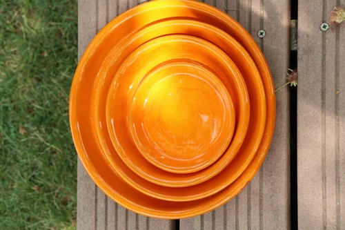 Soucoupe en terre cuite émaillée orange Savane Les Poteries d’Albi - Ø 28 cm