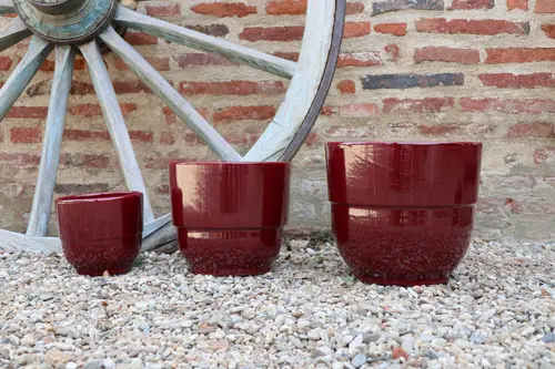 Vase en terre émaillée coloris cerise Les Poteries d'Albi Vase Rebord - Ø 30 x H 27 cm