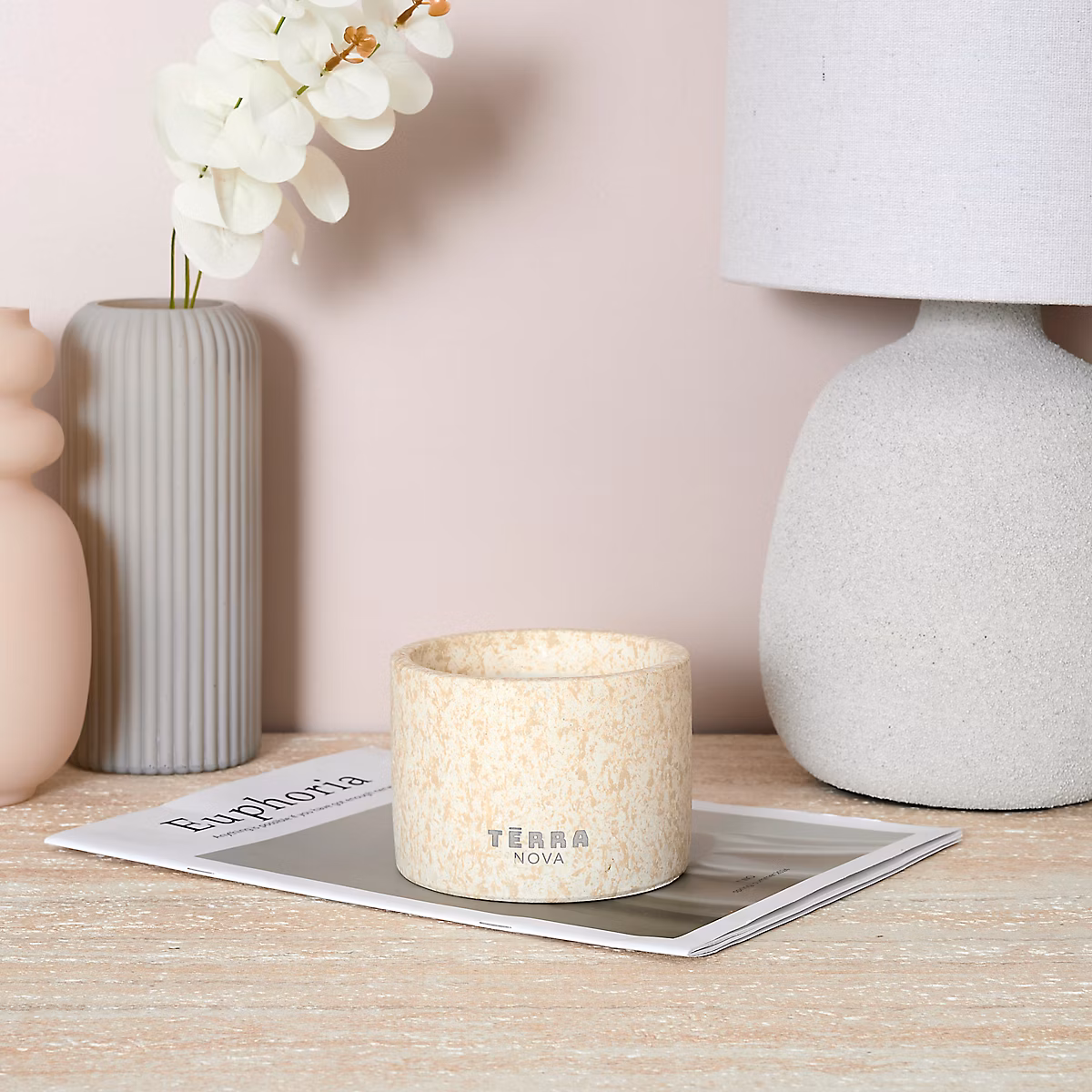 Bougie | HOME DECO FACTORY – Terra Nova – Parfumée – Élégante – Beige