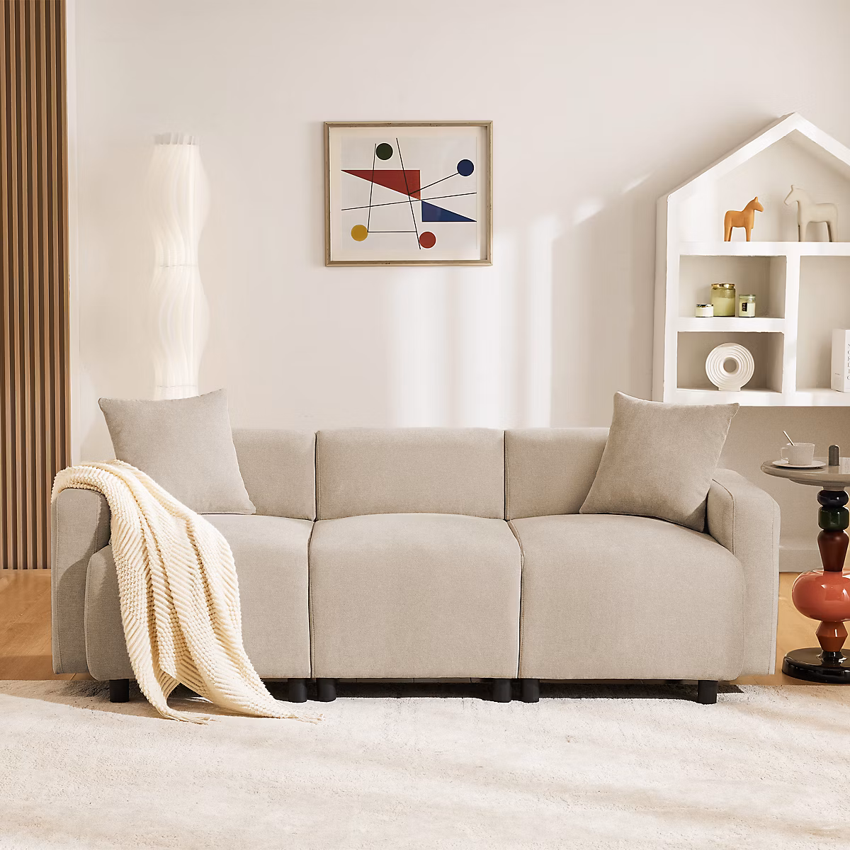 Canapé 3 places en tissu – style moderne et confortable | avec coussins décoratifs | parfait pour salon ou appartement
