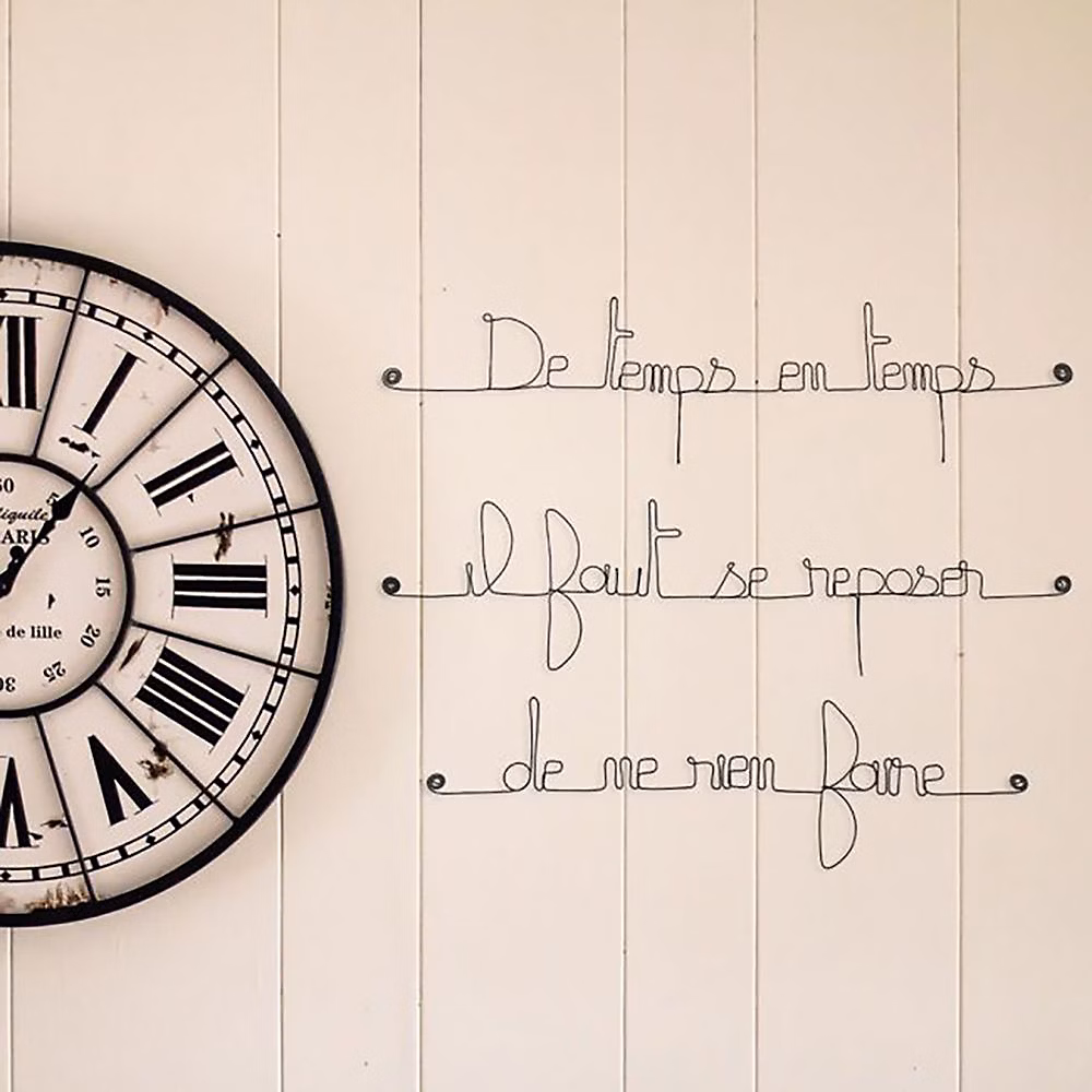 De temps en temps il faut se reposer de ne rien faire | Sculpture fil de fer 60 – 75 cm – Bijoux de mur