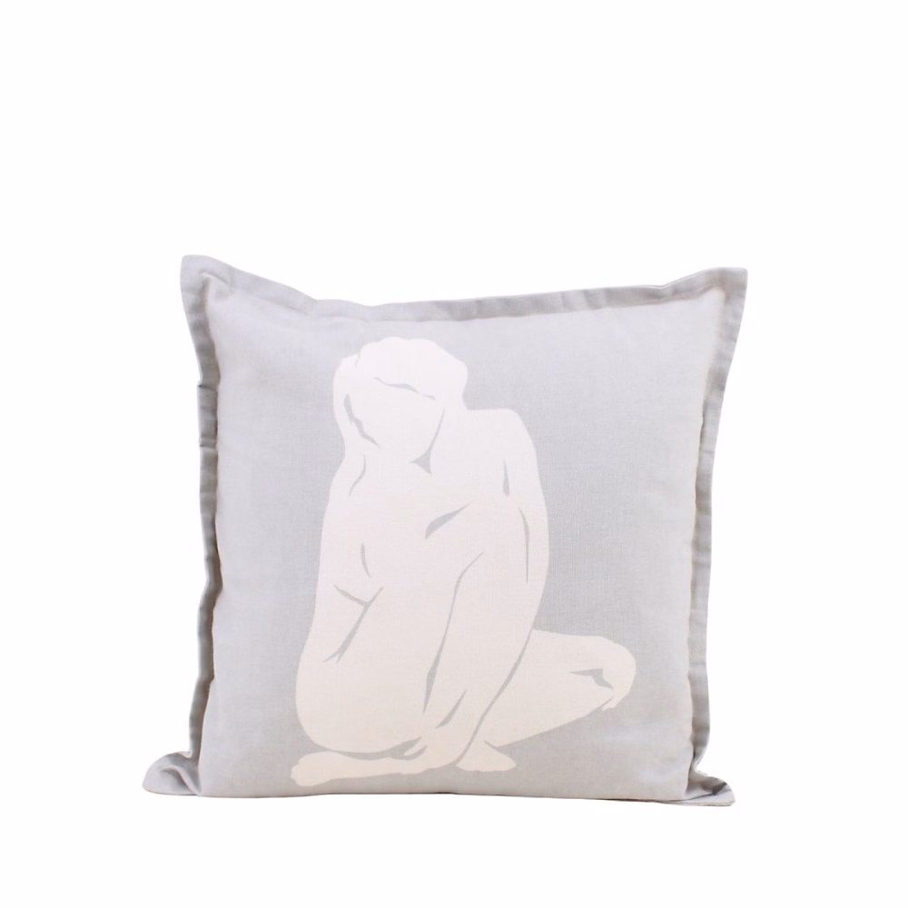 Coussin, plaid et pouf – Coussin imprimé corps femme gris 40cm