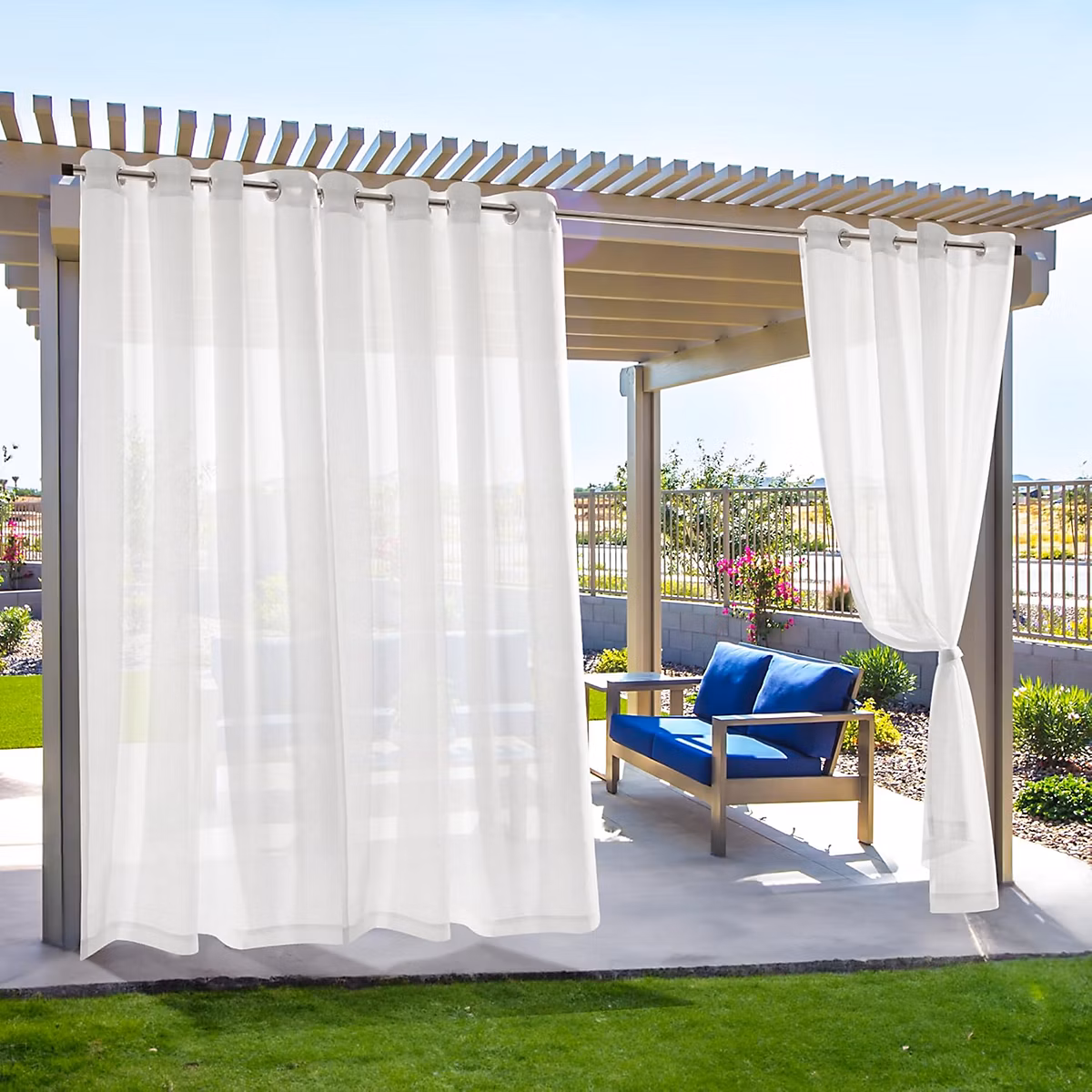 CODEKEY Lot de 2 Rideaux Voilages d'extérieur – avec œillets, pour Portails de Terrasse, 134 × 210 cm (H x L), Blanc Résistants aux