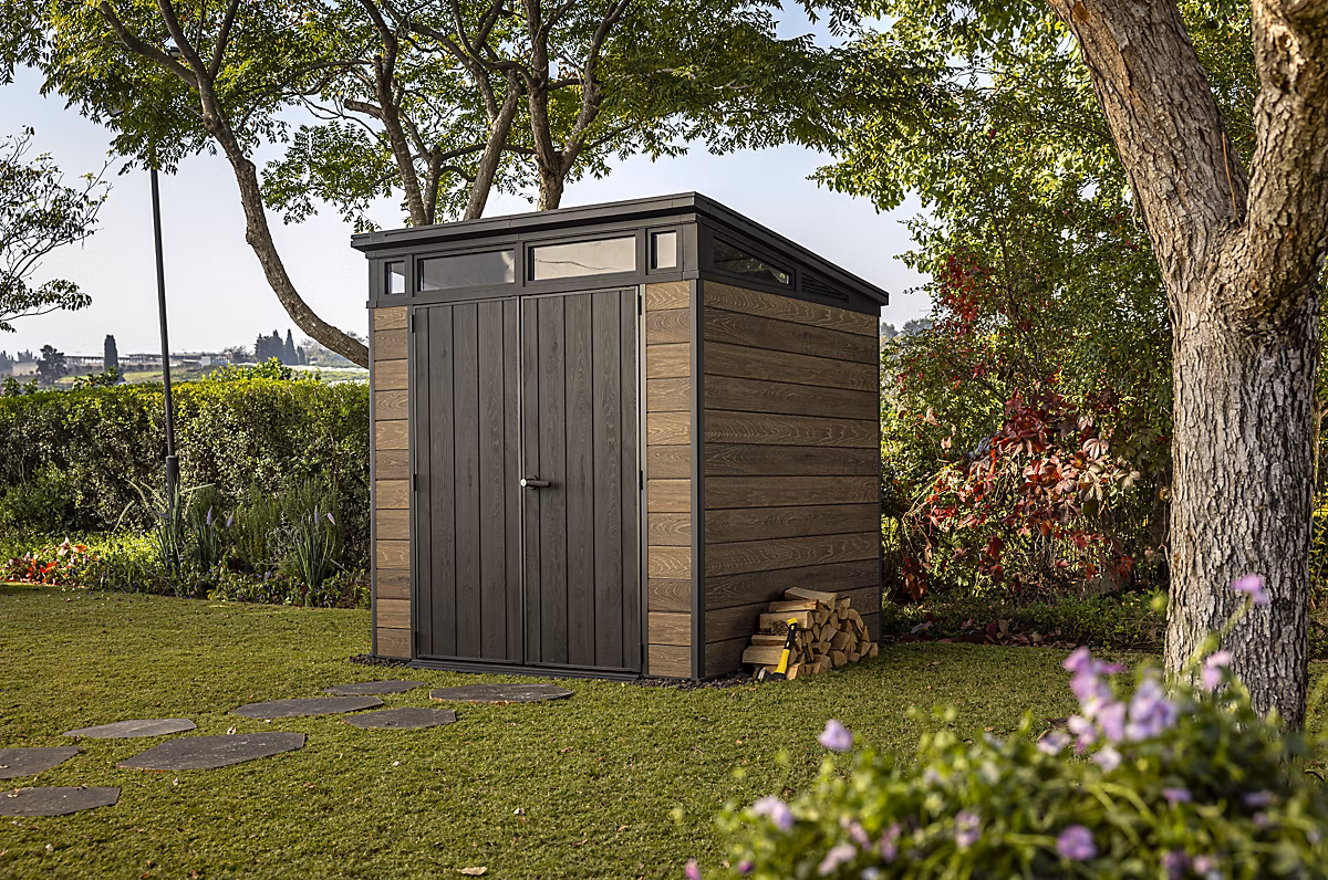 Abri de jardin WALNUT Signature 77 en résine imitation bois 4 – 7 m² Keter
