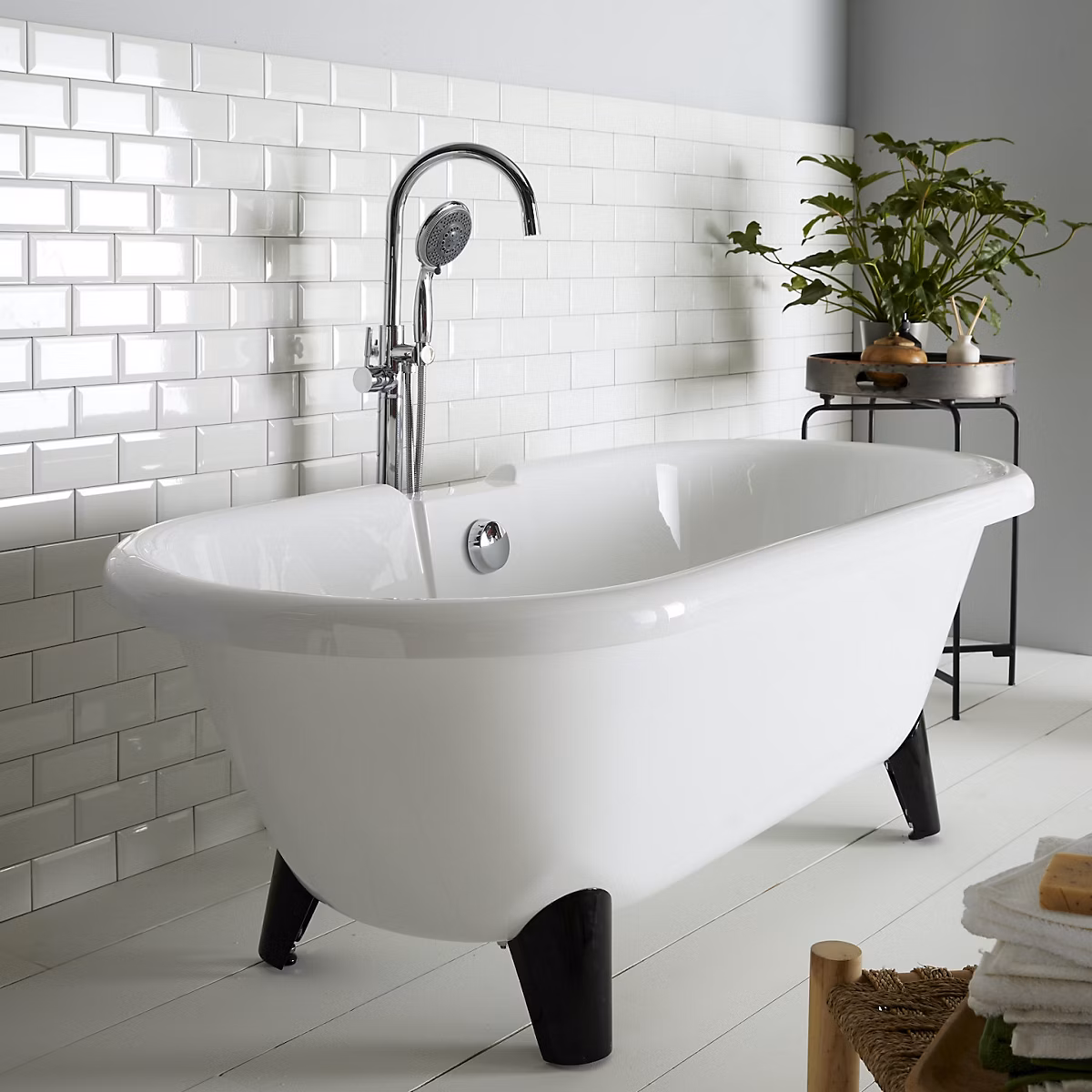 Baignoire îlot Charly blanche rétro + pieds conique noir – Réf. WETODZPVC7746860164