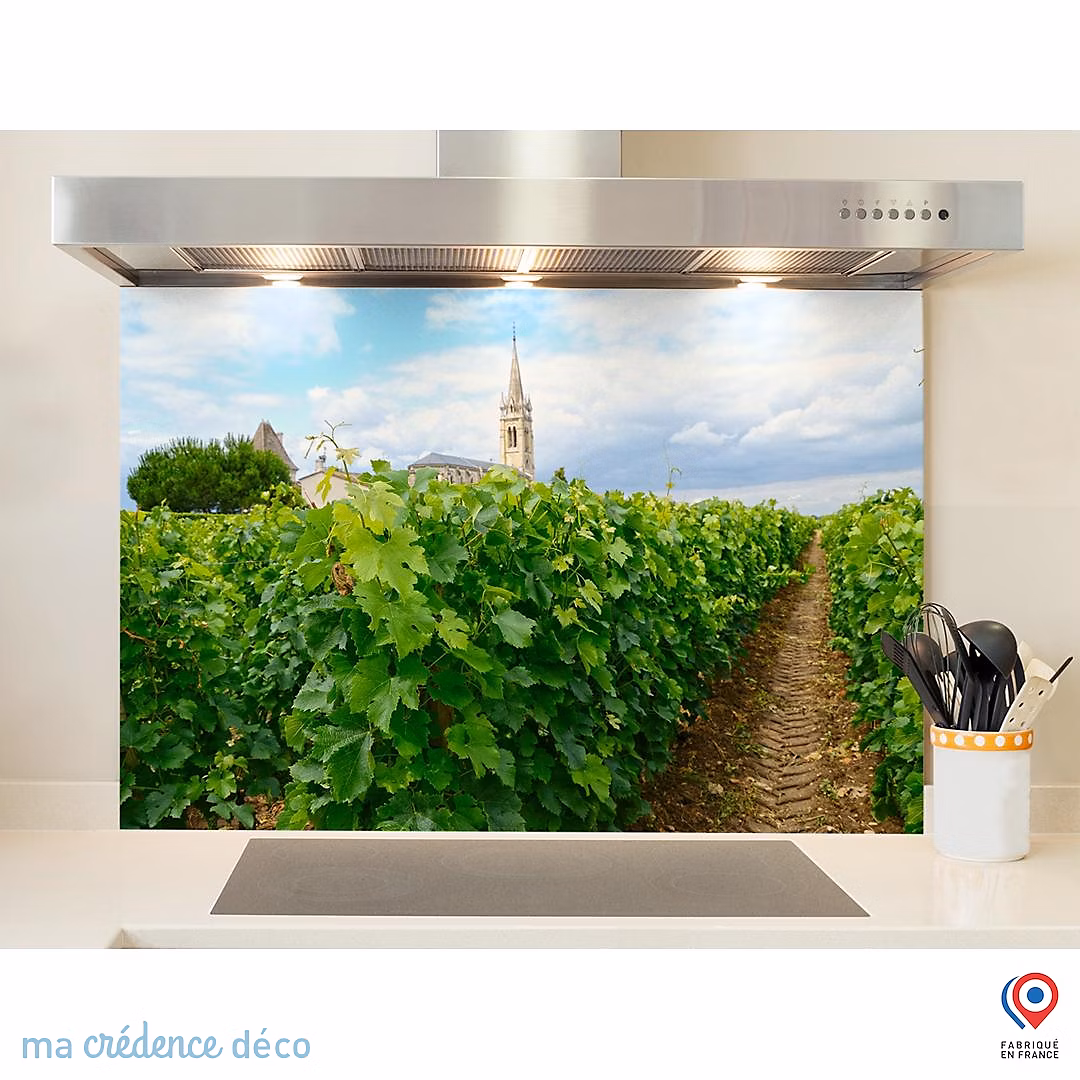 Crédence cuisine fond de hotte Vignoble et église | Verre trempé – L 90 cm x H 50 cm – MaCrédenceDéco
