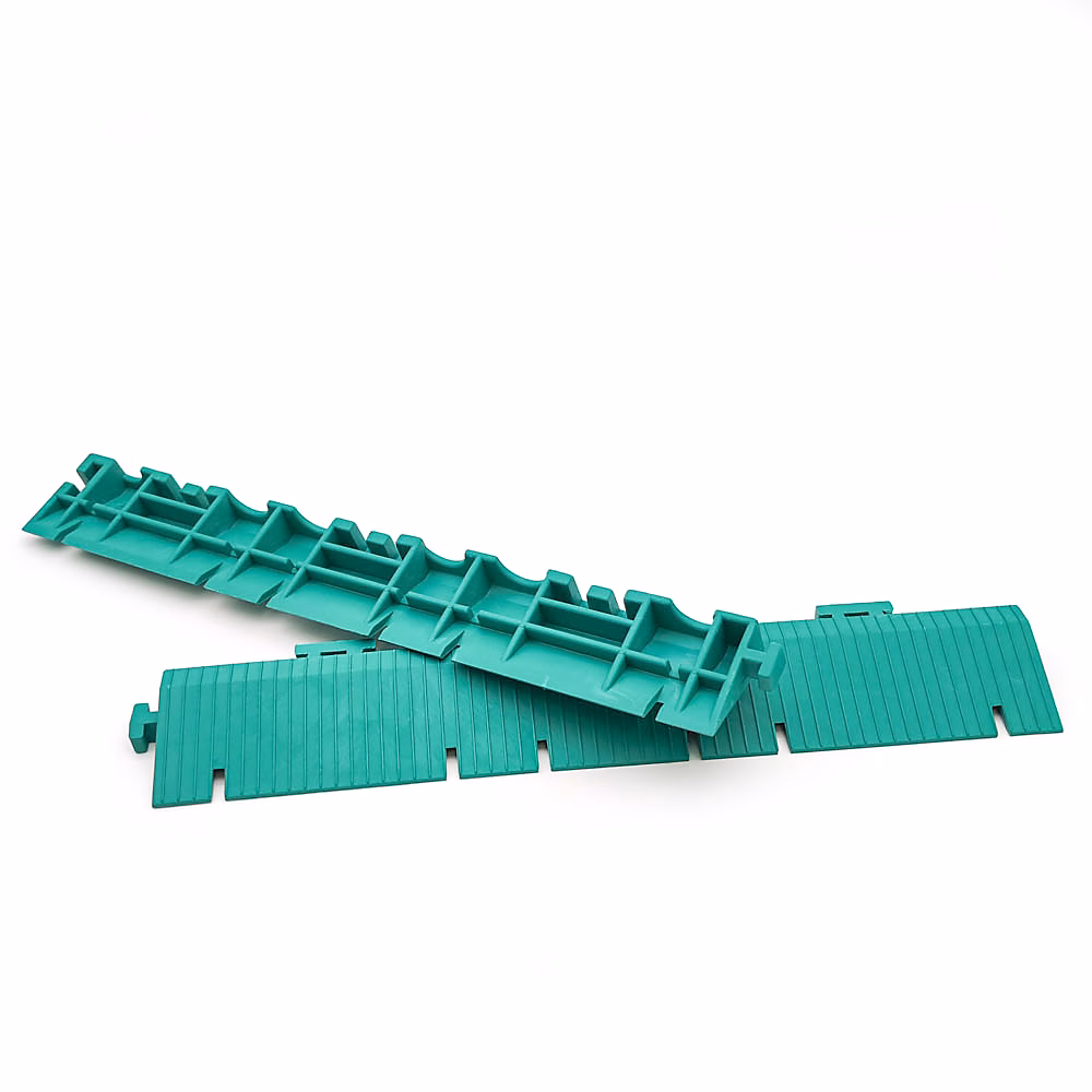 Accessoire dalle MAXI : Kit de 2 rampes + coin (vert – 33 × 5 × 2 cm). Facilite les changements de niveau et prévient les chutes.