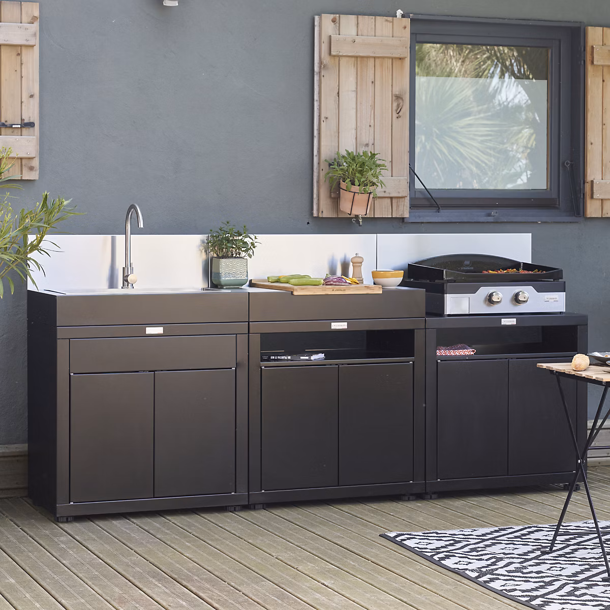 Cuisine extérieure 3 éléments avec crédences inox – acier époxy noir, Le Marquier