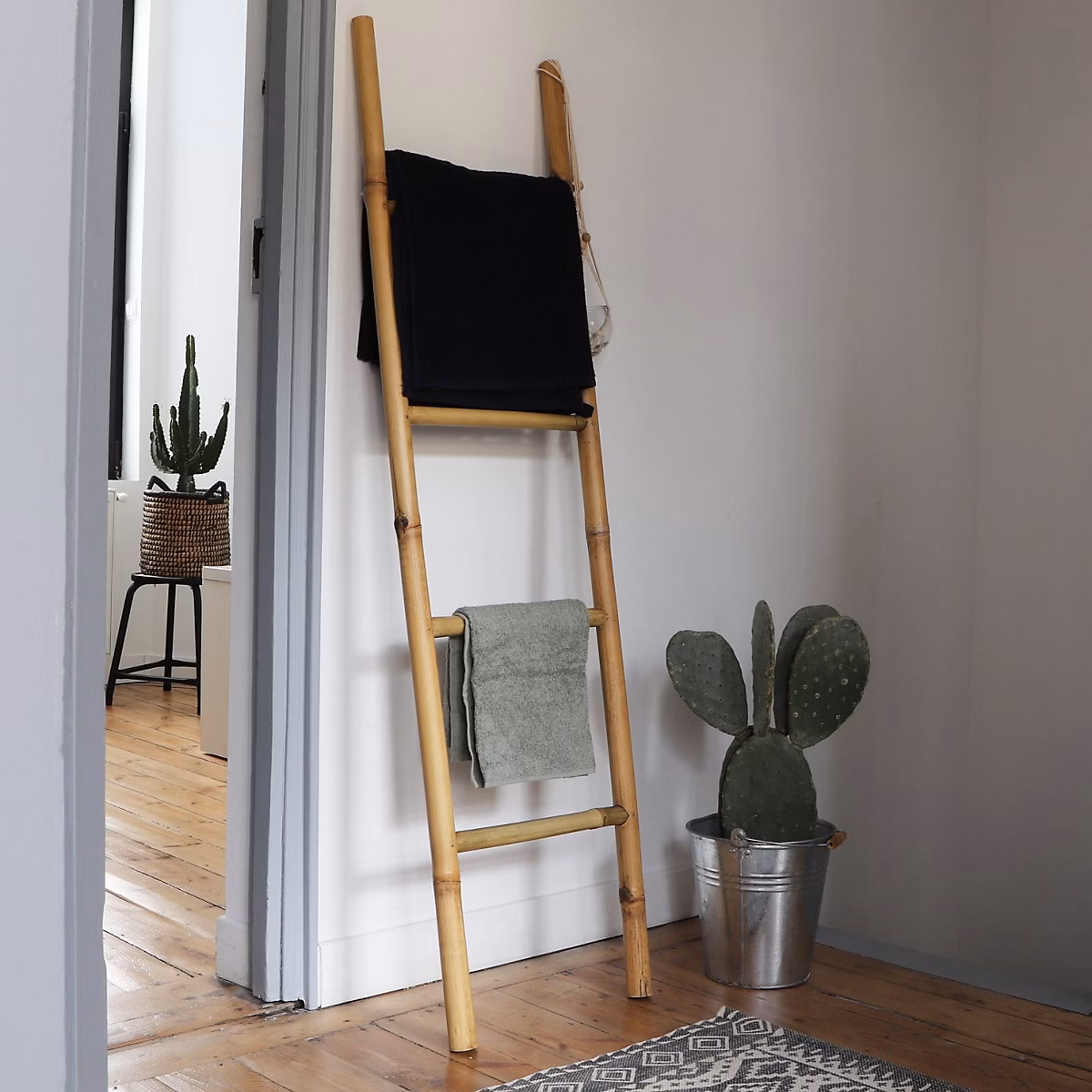 Echelle porte – serviettes en bois de bambou
