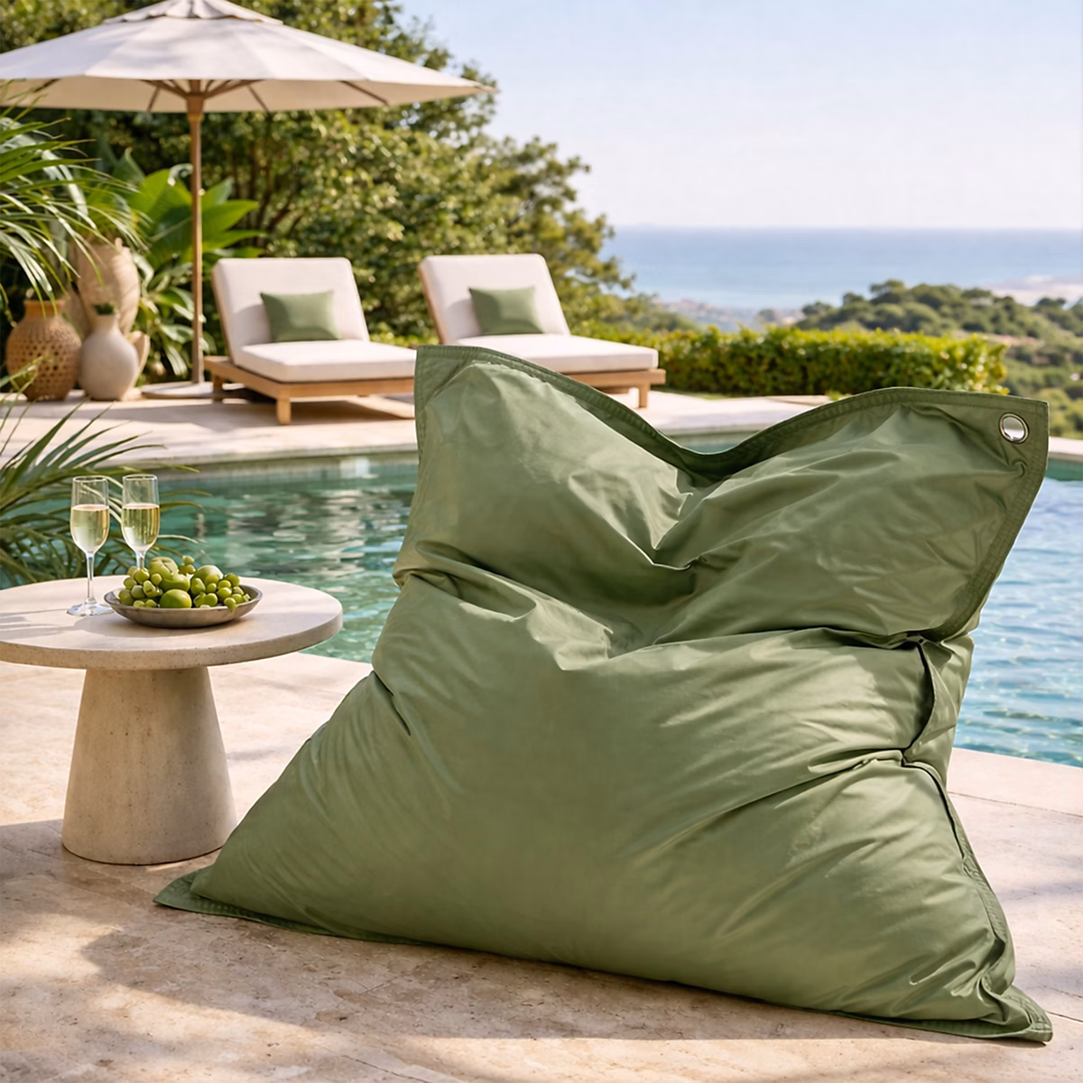 Maxi coussin déperlant intérieur / extérieur uni vert 140 × 120 cm