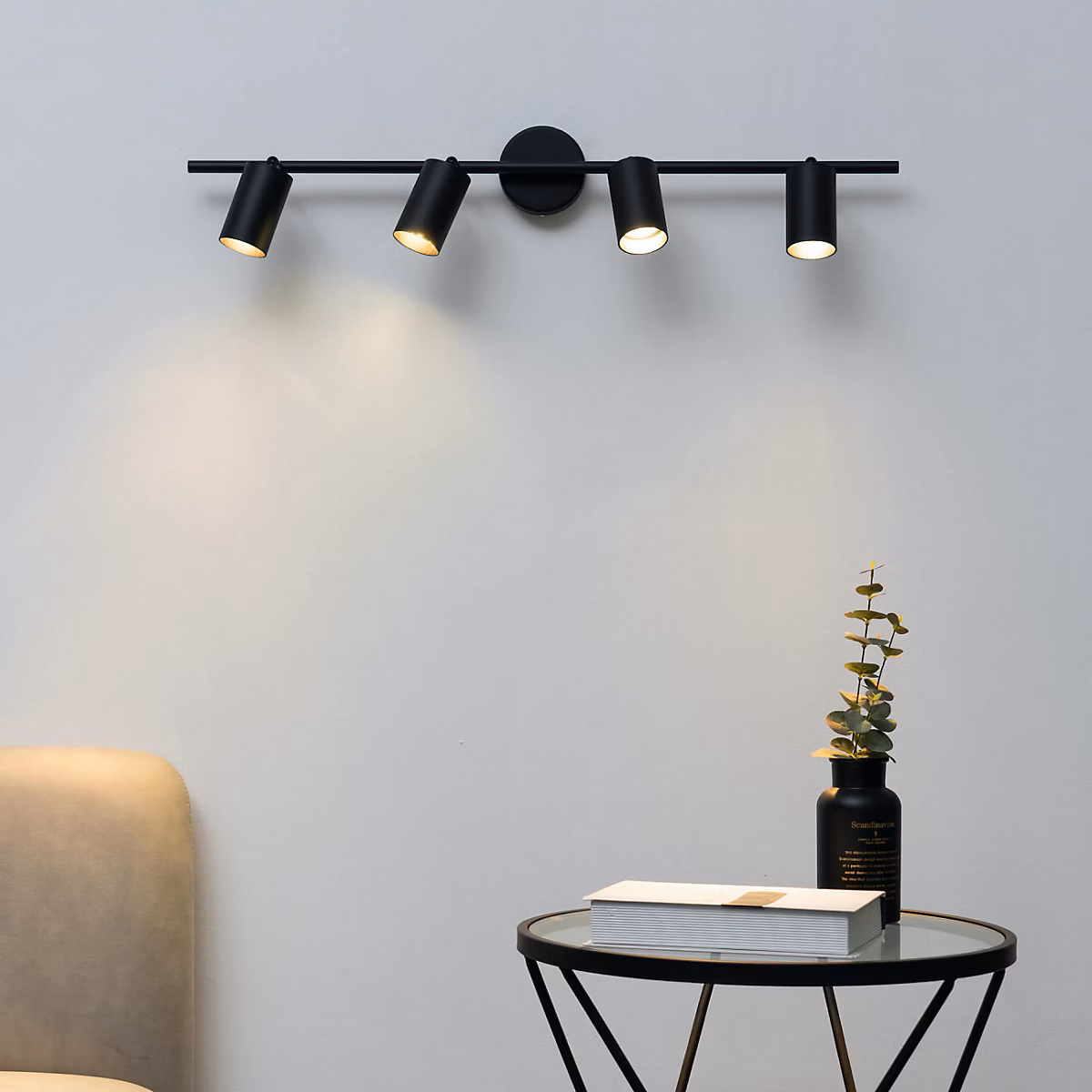 Eclairage noir moderne à 4 spots orientables – Lomba