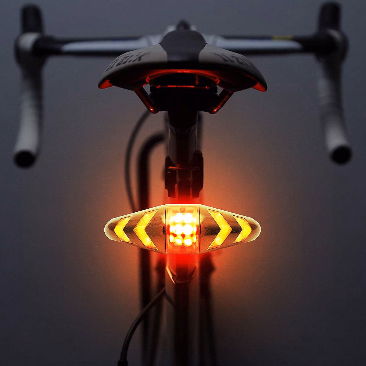 BASHLWUA Feu arrière de vélo à LED | clignotant arrière de vélo avec télécommande sans fil – rechargeable – multi – mode – étanche