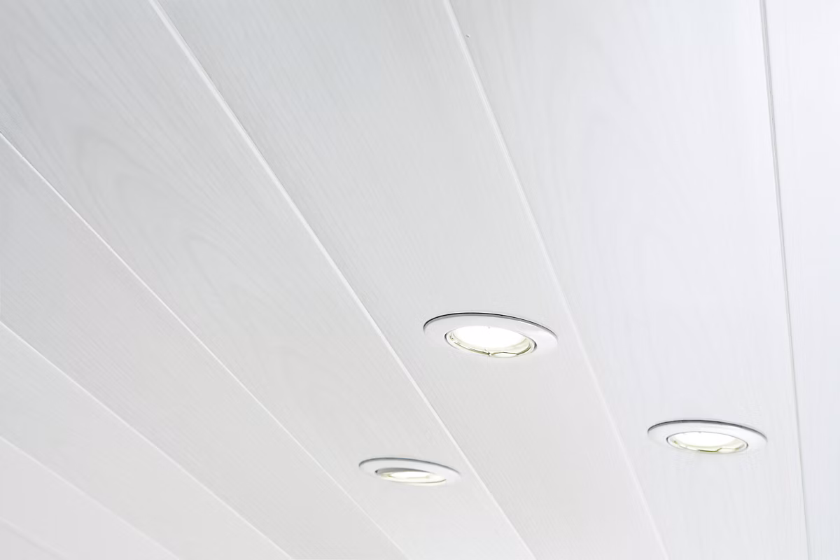 Lambris PVC Dumapan bois blanc mat 37 – 5 × 260 cm