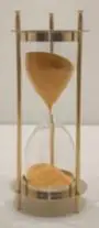 Sablier décoratif en verre et métal doré - Ø 6,5 x H 17 cm